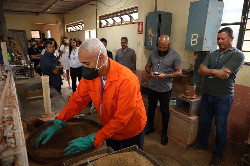 As análises feitas no laboratório da Novacap se estende às empresas terceirizadas que executam obras para o GDF | Fotos: Kiko Paz/Novacap