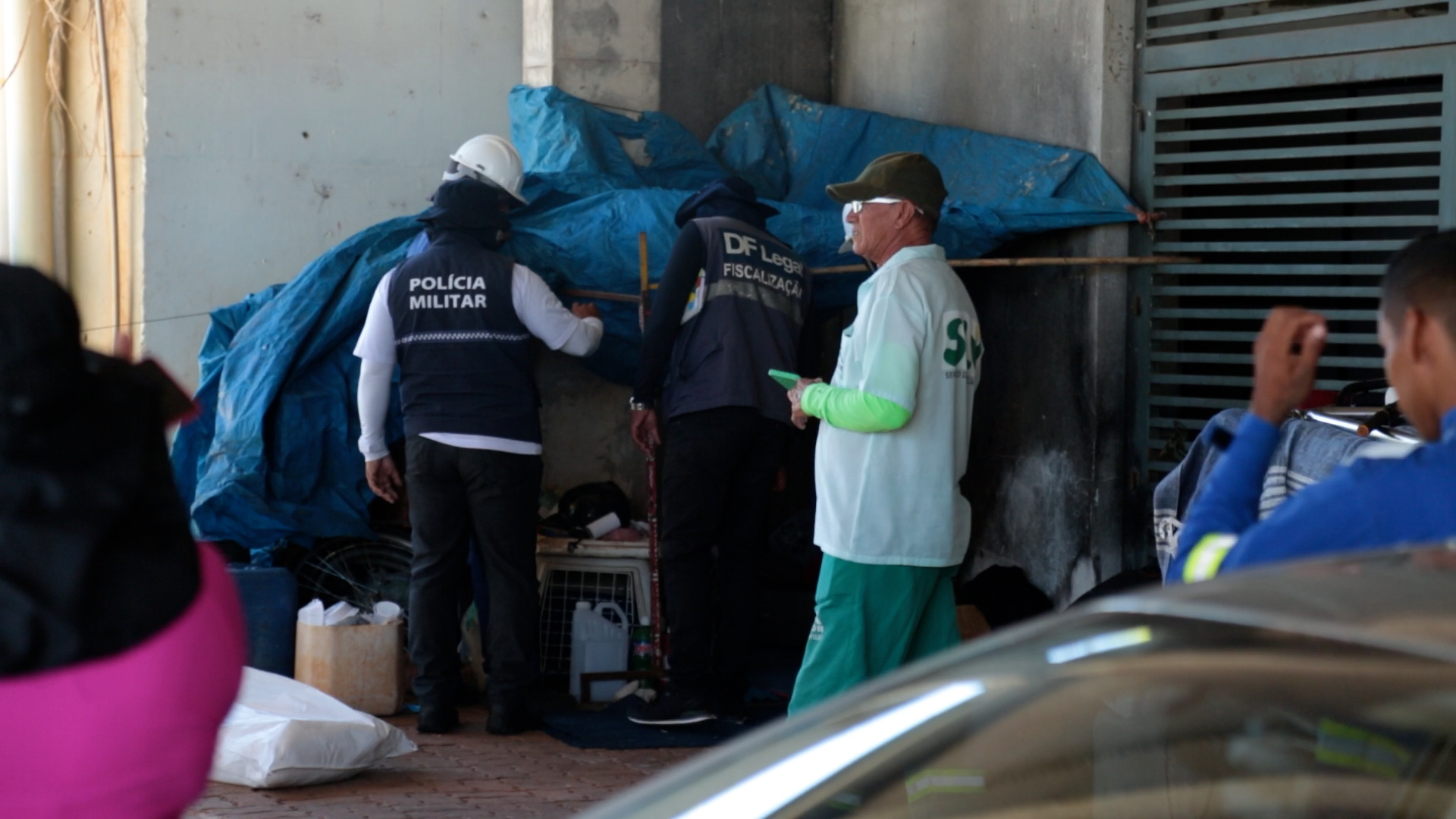 Abordagens compreendem transporte de itens pessoais para os locais indicados e encaminhamento a vagas em abrigos | Foto: Divulgação/DF Legal