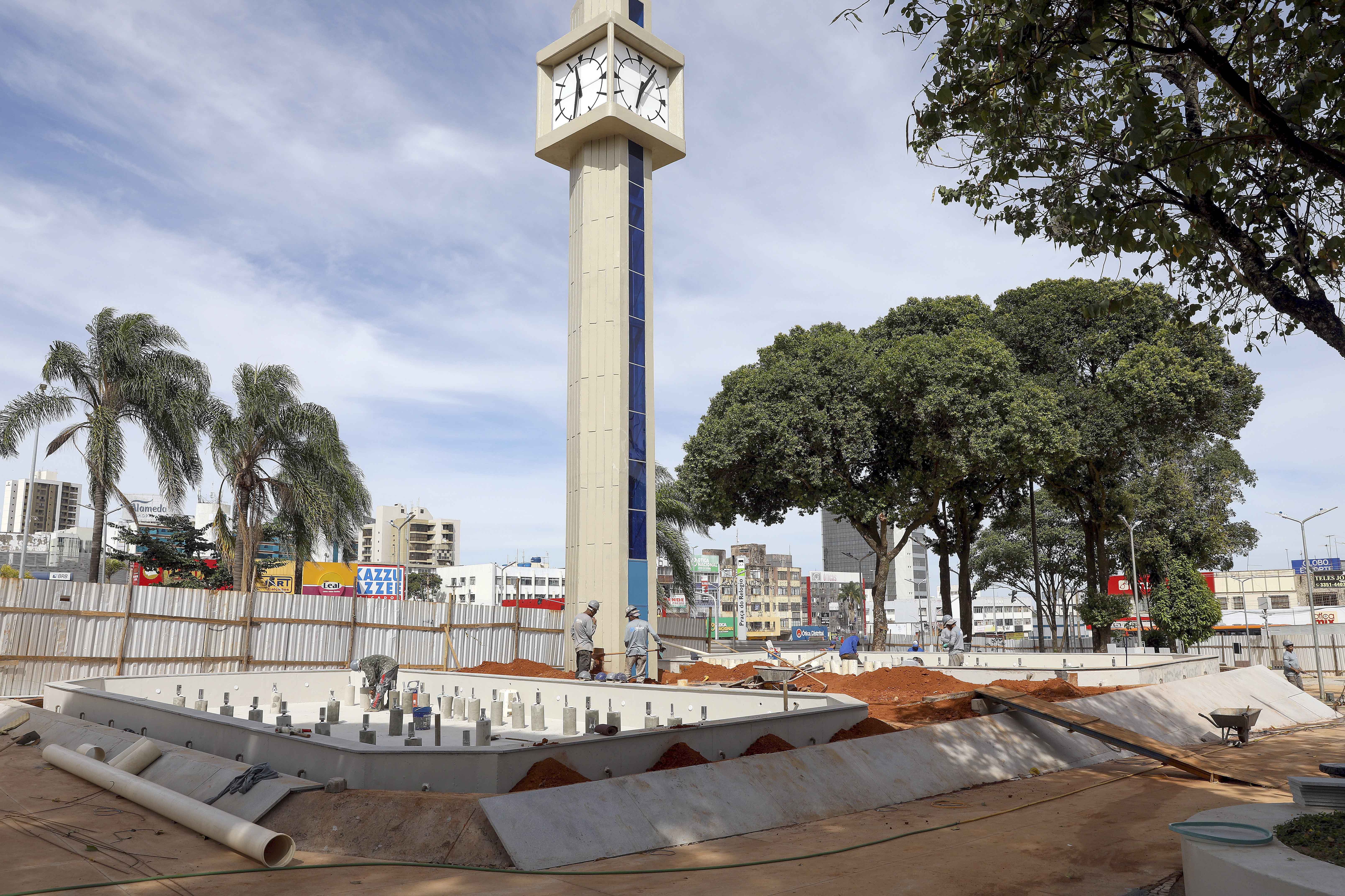 Com investimento de R$ 6 milhões, a Praça do Relógio ganha ampla reforma, com mais acessibilidade, construção de novas calçadas e melhorias na iluminação pública | Fotos: Lúcio Bernardo Jr./Agência Brasília